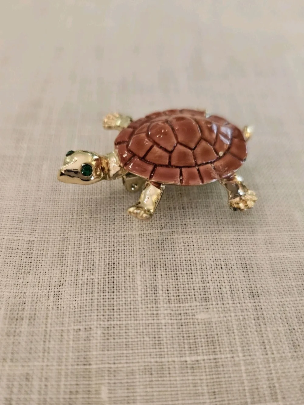 Vintage Gold Tone Turtle Brooch Pin Brown Enamel Shell Green Rhinestone Eyes